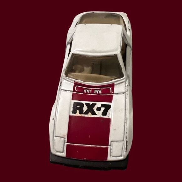 1979 MATCHBOX NO.31-D MAZDA RX-7 WHITE BODY, MAZDA RX-7 BASE THIN STRIPE CAR - Picture 2 of 6
